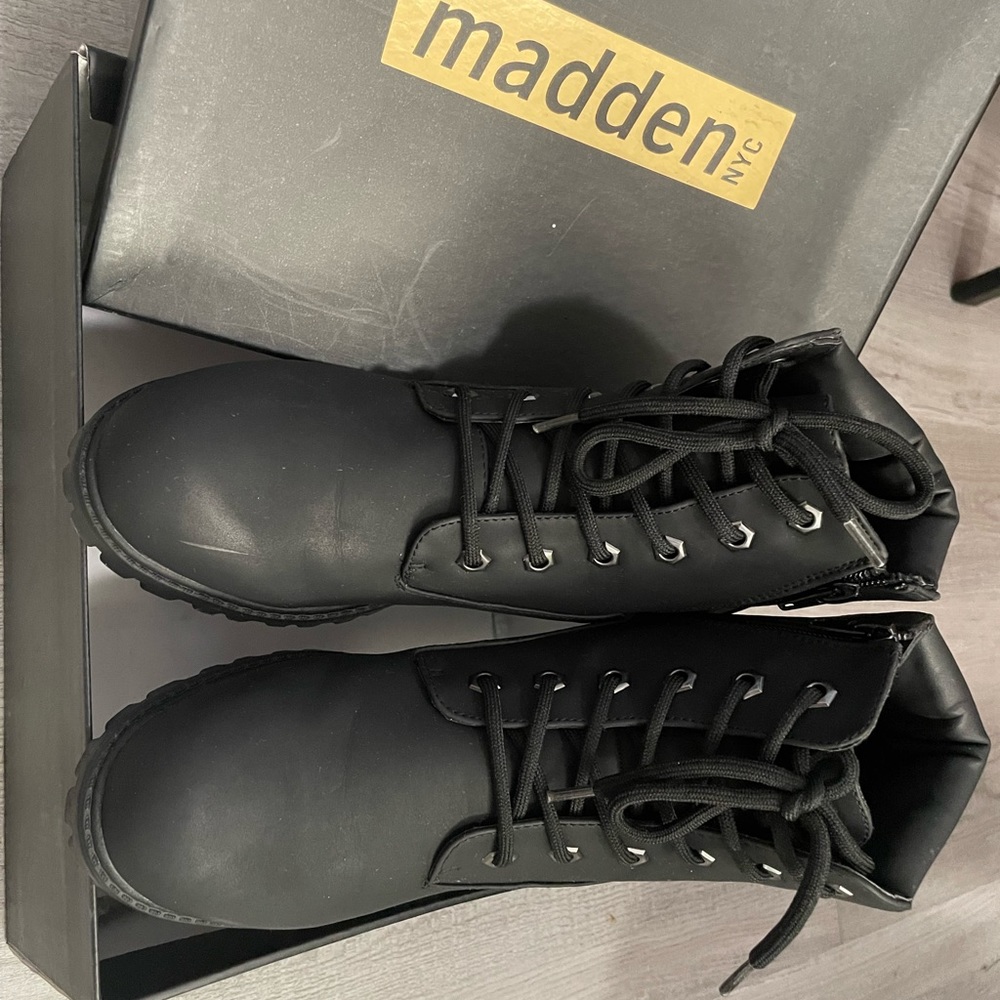 MADDEN Women ankle black boots 8.5